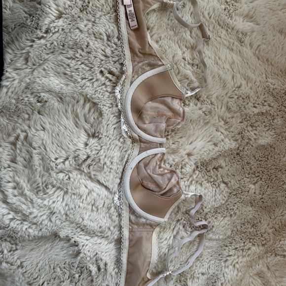Mesh and White Detailed Victoria Secret Lace Bra - Picture 5 of 5